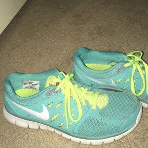 Nike Flex 2013 Run Tennis Shoes.